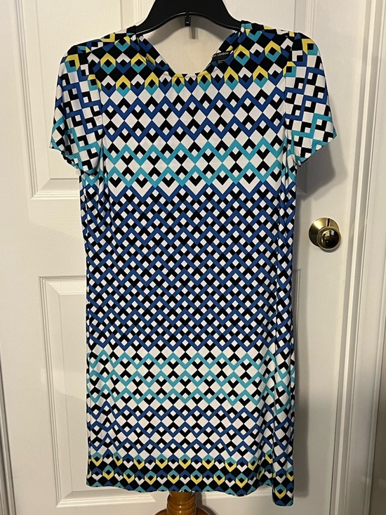 Maggy London Dresses & Skirts - Maggy London Blue Multi Geometric Shift Dress